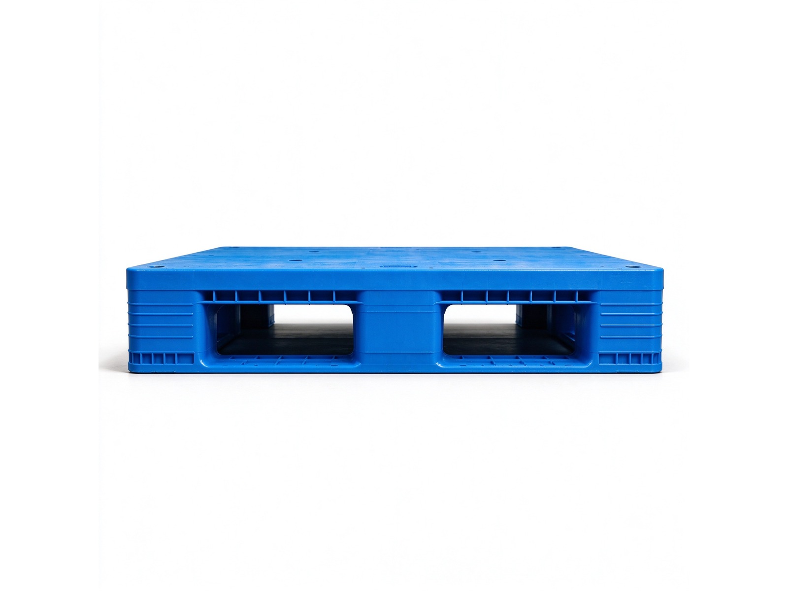 1210-Three-Runner Solid Deck Plastic Pallet - Image 2