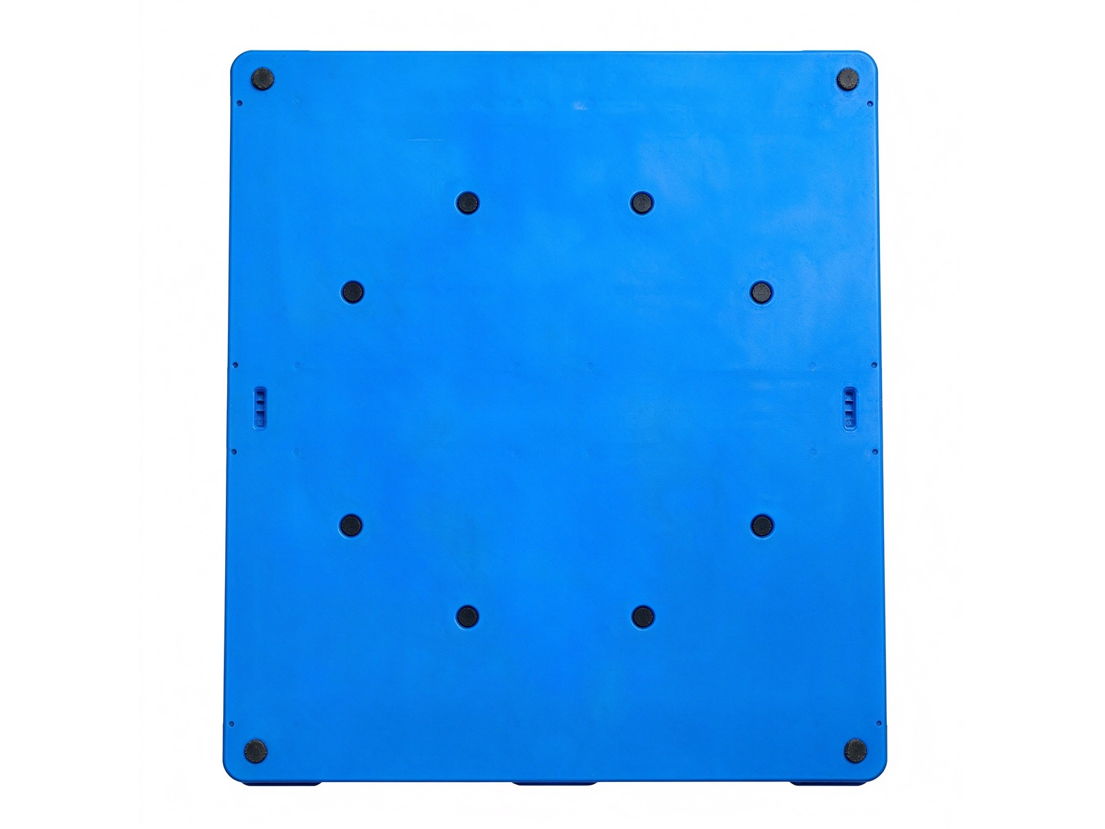 1210-Three-Runner Solid Deck Plastic Pallet - Image 4