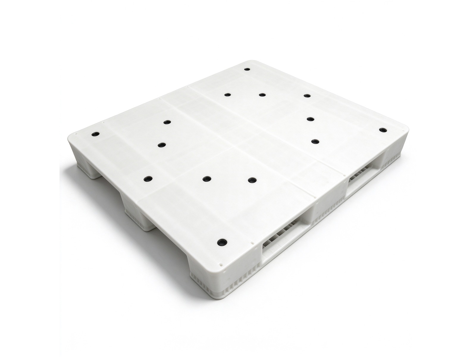 1312 Three-Runner Solid Deck Plastic Pallet